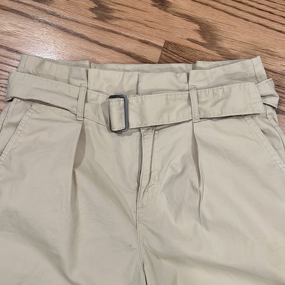 Banana Republic Tan Shorts.  Size 4 - Picture 2 of 10